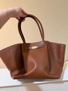 DeMellier - The New York - Tan Small Grain Ecru Stitching